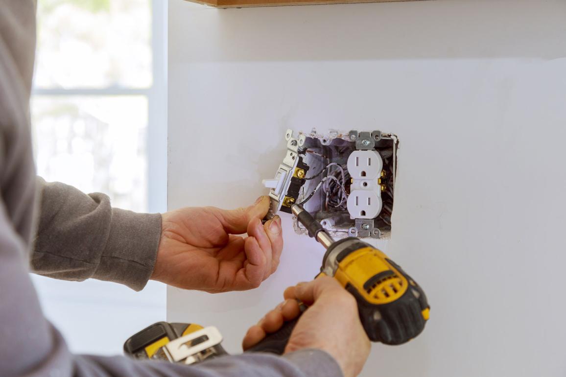 How Routine Electrical Maintenance Helps Businesses